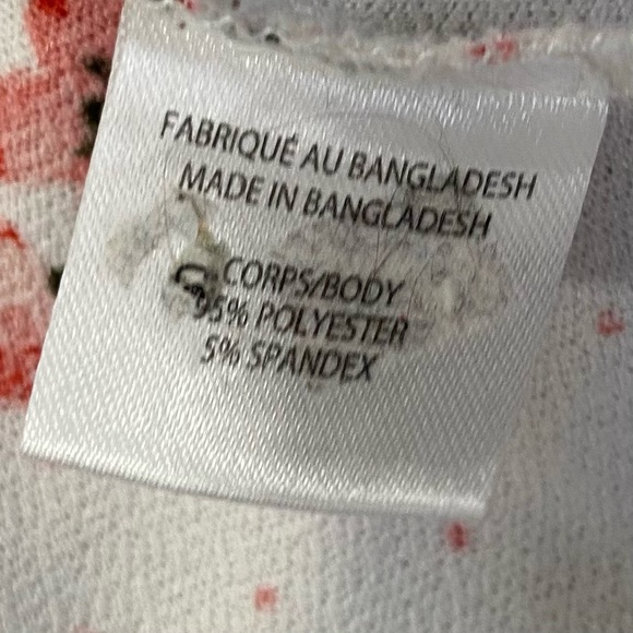 Lily Morgan women half white with red flowers sleeveless top. Size 3X. Used - Picture 6 of 7